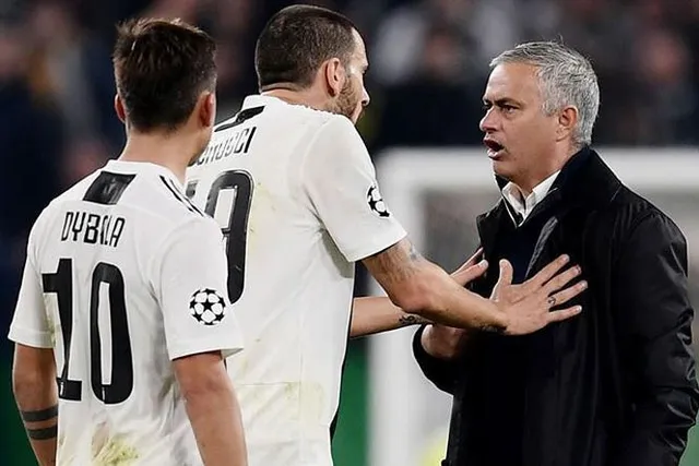 Mourinho lý giải hành động ăn mừng đầy khiêu khích với CĐV Juventus - Ảnh 1.