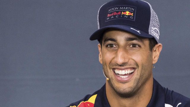 Nóng bỏng bạn gái mới của Daniel Ricciardo - Ảnh 1.