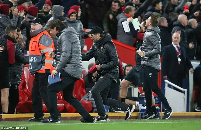 Thắng tối thiểu Napoli, Liverpool giành quyền vào vòng 1/8 Champions League - Ảnh 3. Thắng tối thiểu Napoli, Liverpool giành quyền vào vòng 1/8 Champions League - Ảnh 3.