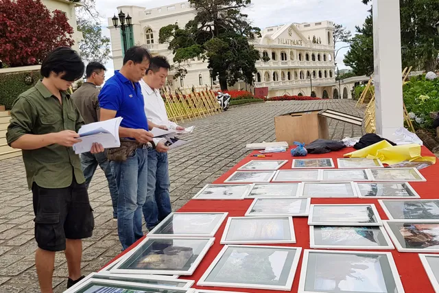 Triển lãm ảnh ngoài trời - Nét mới tại Liên hoan Truyền hình toàn quốc lần thứ 38 - Ảnh 2.