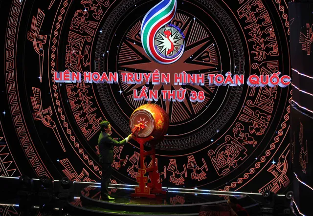 Khai mạc LHTHTQ 38 Khai mạc LHTHTQ 38