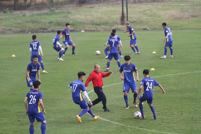 ĐT Việt Nam tập buổi đầu tiên chuẩn bị cho Asian Cup 2019 - Ảnh 4.