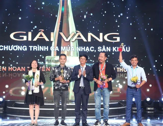 Vàng Ca nhạc - Sân khấu-crop Vàng Ca nhạc - Sân khấu-crop