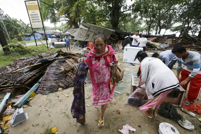 Indonesia: Số người thiệt mạng do sóng thần tăng lên 373 người - Ảnh 5.