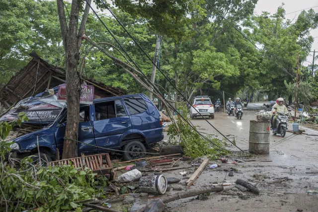 Indonesia: Số người thiệt mạng do sóng thần tăng lên 373 người - Ảnh 9.