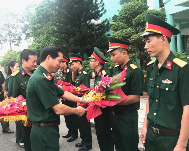 Tăng cường y bác sĩ ra Trường Sa phục vụ - Ảnh 1. Tăng cường y bác sĩ ra Trường Sa phục vụ - Ảnh 1.