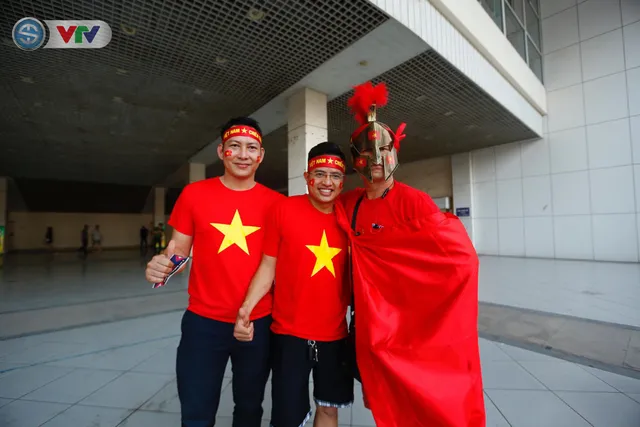 AFF Cup 2018: Các CĐV Việt Nam đến sân sớm trước trận gặp ĐT Philippines - Ảnh 13.