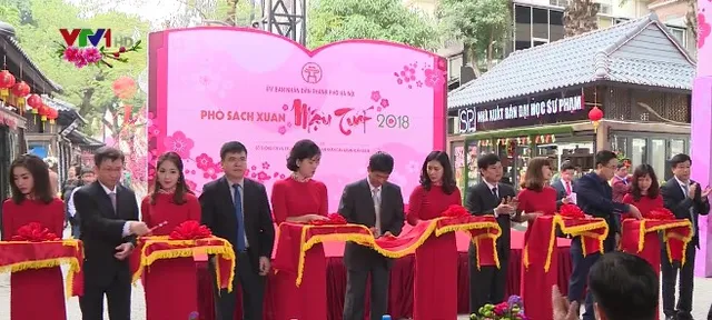 Khai trương phố sách Xuân Mậu Tuất 2018 tại Hà Nội - Ảnh 1.