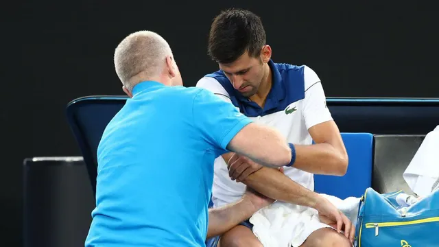 Djokovic đối mặt nguy cơ tiếp tục nghỉ dài hạn vì chấn thương - Ảnh 1. Djokovic đối mặt nguy cơ tiếp tục nghỉ dài hạn vì chấn thương - Ảnh 1.