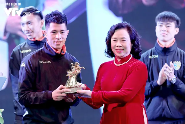Hà Nội trao biểu tượng Thánh Gióng cho 5 cầu thủ U23 Việt Nam - Ảnh 5. Hà Nội trao biểu tượng Thánh Gióng cho 5 cầu thủ U23 Việt Nam - Ảnh 5.