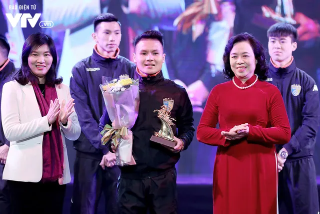Hà Nội trao biểu tượng Thánh Gióng cho 5 cầu thủ U23 Việt Nam - Ảnh 1. Hà Nội trao biểu tượng Thánh Gióng cho 5 cầu thủ U23 Việt Nam - Ảnh 1.