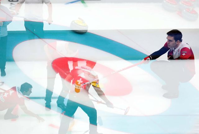 Olympic PyeongChang 2018: Những khoảnh khắc ấn tượng trong ngày thi đấu thứ 13 - Ảnh 2.