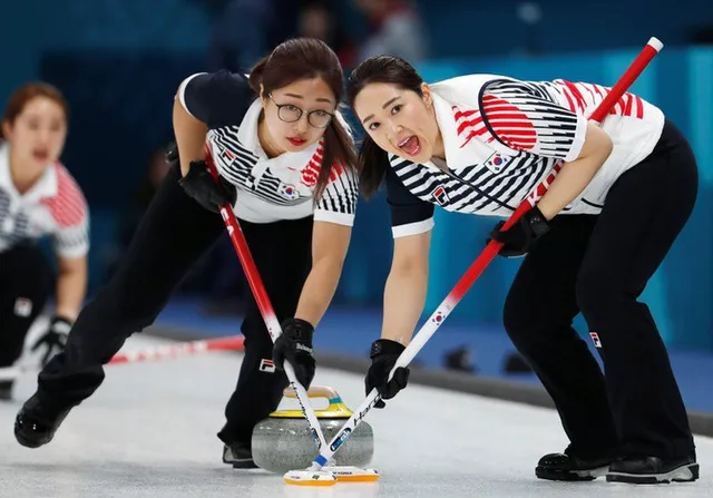 2018-02-21t064453z_1_lynxnpee1k0i3-oussp_rtroptp_3_sports-us-olympics-2018-curl-kor-garlicgirls 2018-02-21t064453z_1_lynxnpee1k0i3-oussp_rtroptp_3_sports-us-olympics-2018-curl-kor-garlicgirls