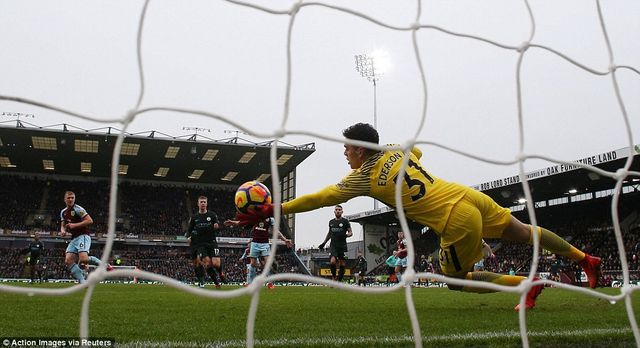 Phung phí cơ hội, Man City đánh rơi chiến thắng phút cuối - Ảnh 3.