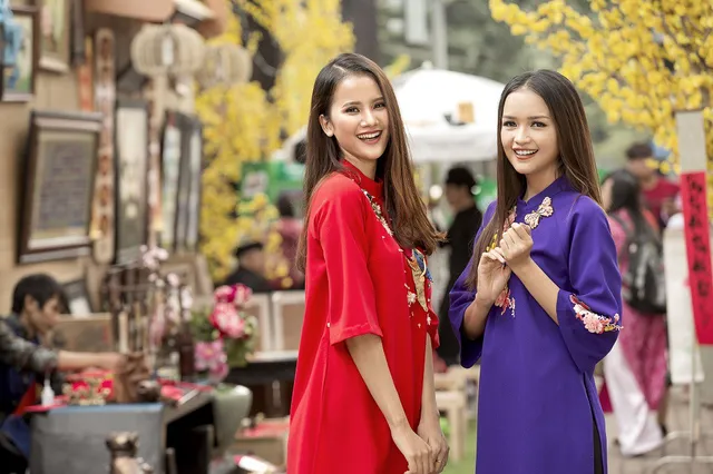 Bộ đôi quán quân Vietnams Next Top Model tươi tắn trong phong cách cô Ba Sài Gòn - Ảnh 12.