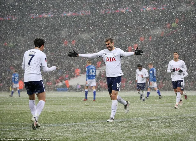 Kết quả bóng đá châu Âu rạng sáng ngày 01/03: AC Milan chiến thắng nghẹt thở, Tottenham đè bẹp đội hạng 3 - Ảnh 2.