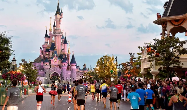 Disneyland sẽ phục vụ đồ uống có cồn vào năm 2019 - Ảnh 1.