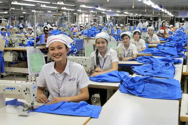 Dệt may Việt Nam hưởng lợi nhờ sự dịch chuyển chuỗi cung ứng toàn cầu - Ảnh 1.