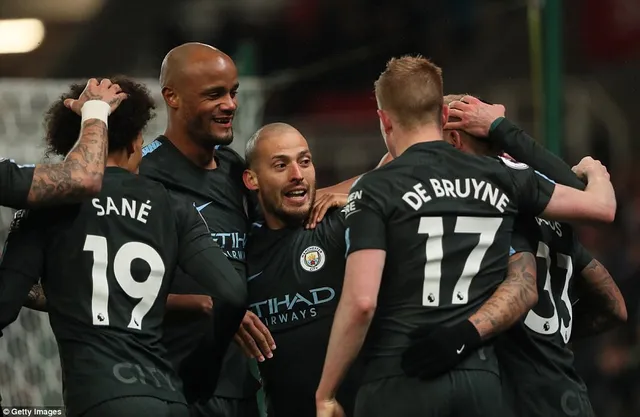 David Silva lập cú đúp, Man City chạm một tay vào chức vô địch - Ảnh 1.