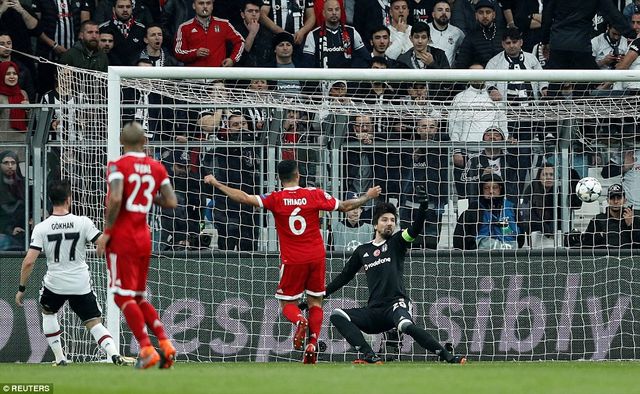 Thắng dễ Besiktas, Bayern Munich tiến vào tứ kết Champions League - Ảnh 1.