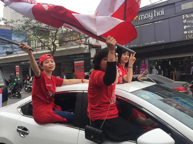 CĐV Hải Phòng diễu hành tưng bừng trước trận CLB Hải Phòng đón tiếp Hoàng Anh Gia Lai - Ảnh 7.