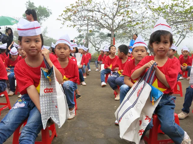 Tiếp lửa yêu thương đến các em học sinh tiểu học Nghệ An - Ảnh 11.