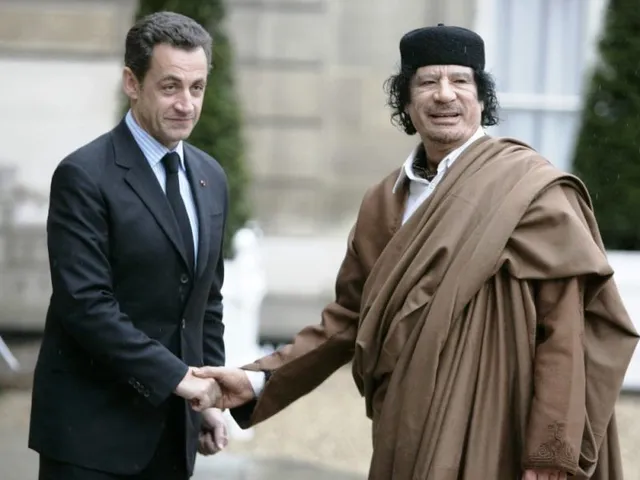 Cựu Tổng thống Sarkozy bị điều tra và phản ứng của người dân Pháp - Ảnh 2.