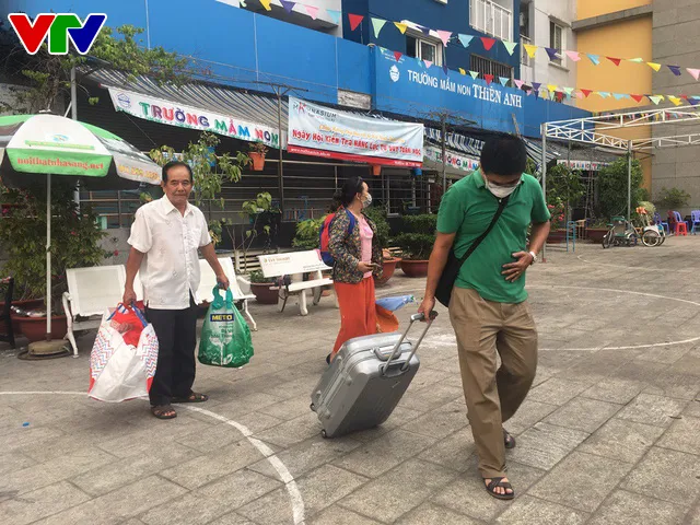 Cư dân chung cư Carina mệt nhoài sau vụ cháy kinh hoàng - Ảnh 8.