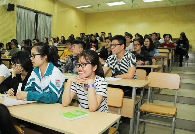 Hàng trăm bạn trẻ hào hứng tham gia thi tuyển Hướng dẫn viên du lịch miễn phí cho du khách - Ảnh 2.