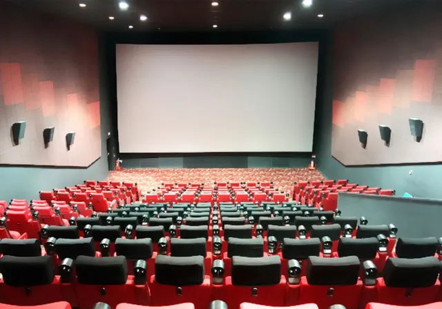 Rạp phim Lotte Cinema trao quà tình thương cho các gia đình khó khăn - Ảnh 4.