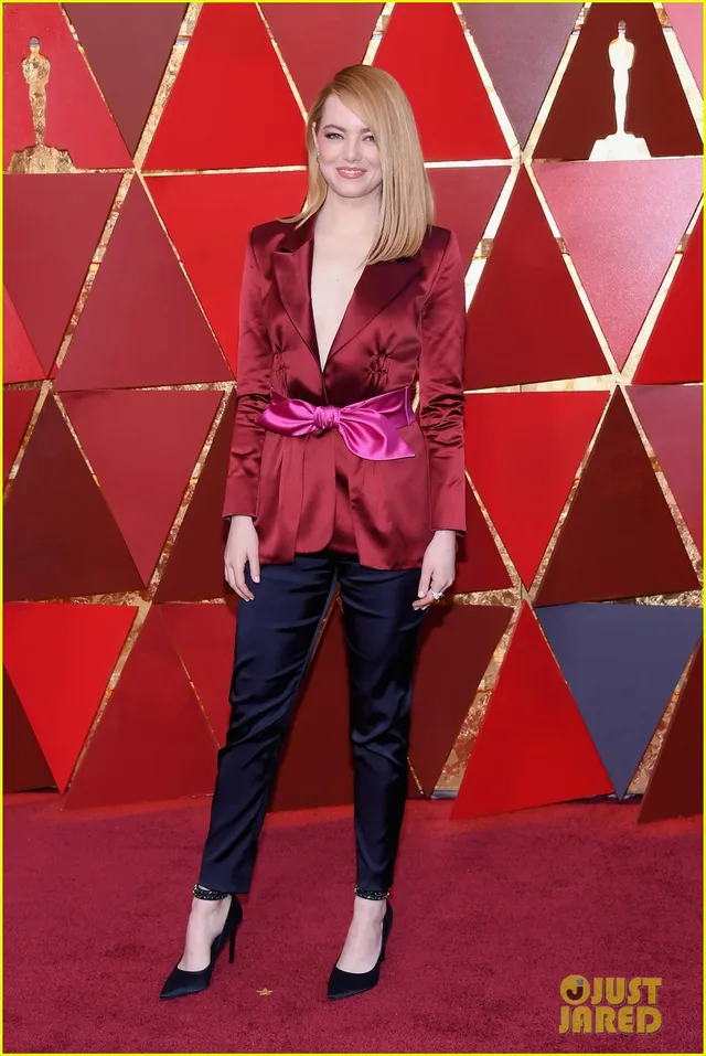 emma-stone-oscars-2018-red-carpet-02 emma-stone-oscars-2018-red-carpet-02