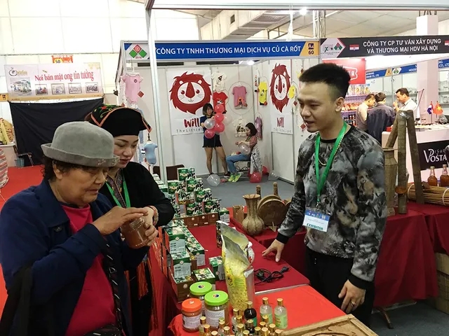 Vietnam Expo 2018 sôi động ngày mở cửa - Ảnh 3.