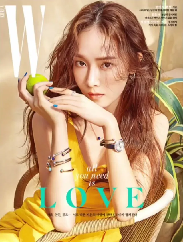 Chị em Jessica - Krystal khoe sắc trên W - Ảnh 3.