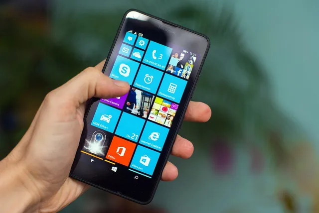 Bán những chiếc smartphone cuối cùng, Windows Phone đã chết - Ảnh 1.