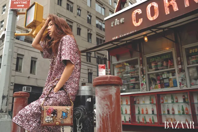 Park Shin Hye thả dáng trên đường phố New York - Ảnh 5. Park Shin Hye thả dáng trên đường phố New York - Ảnh 5.
