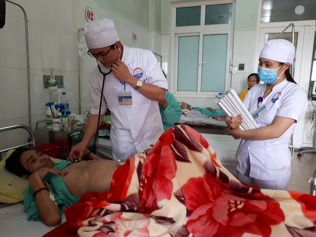 Hệ lụy từ việc mua kháng sinh không kê đơn - Ảnh 1. Hệ lụy từ việc mua kháng sinh không kê đơn - Ảnh 1.
