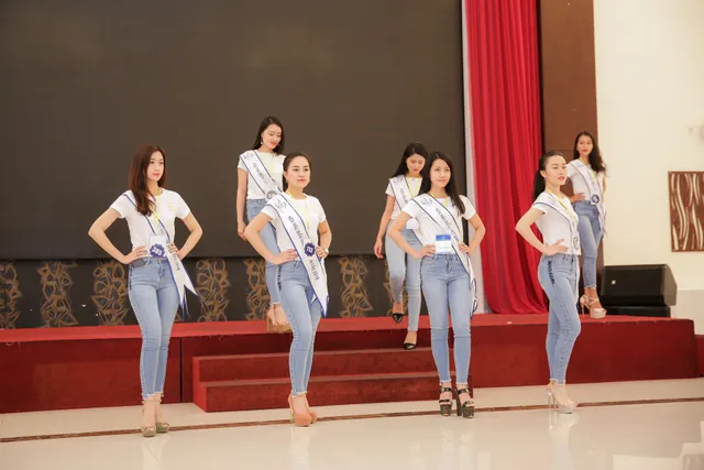 Thí sinh Hoa hậu Biển Việt Nam toàn cầu 2018 tất bật luyện tập catwalk cùng siêu mẫu Bảo Ngọc - Ảnh 2. Thí sinh Hoa hậu Biển Việt Nam toàn cầu 2018 tất bật luyện tập catwalk cùng siêu mẫu Bảo Ngọc - Ảnh 2.