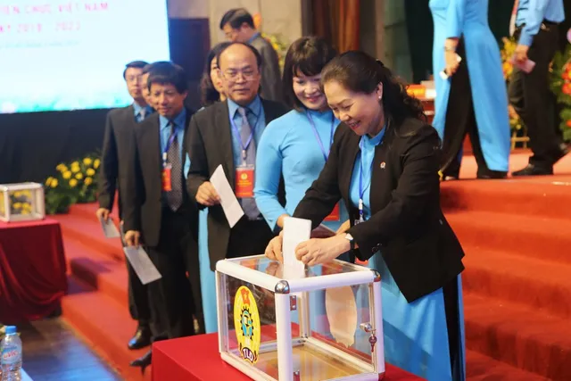 Khai mạc Đại hội Công đoàn Viên chức Việt Nam lần thứ V - Ảnh 7. Khai mạc Đại hội Công đoàn Viên chức Việt Nam lần thứ V - Ảnh 7.