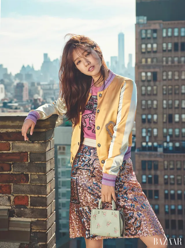 Park Shin Hye thả dáng trên đường phố New York - Ảnh 1. Park Shin Hye thả dáng trên đường phố New York - Ảnh 1.