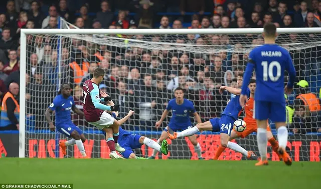 Chicharito lập công, West Ham giành điểm ngay tại Stamford Bridge - Ảnh 2.