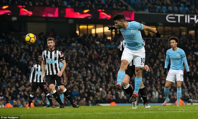 VIDEO Man City 3-1 Newcastle: Aguero lập hattrick hoàn hảo - Ảnh 2.