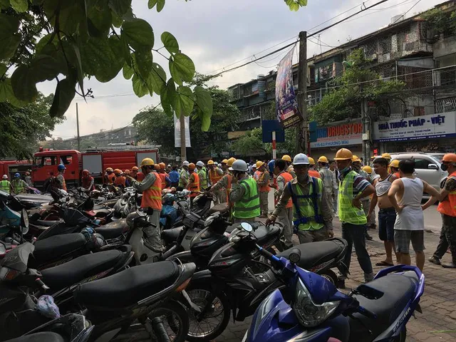 Cháy lớn tại công trình đang thi công ở BV Việt Pháp: Công nhân tháo chạy tán loạn - Ảnh 6.