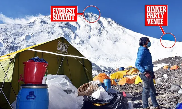 Thưởng thức bữa tối ở độ cao kỷ lục 7.050 m trên đỉnh Everest - Ảnh 2.