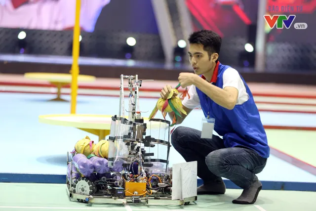 VCK Robocon Việt Nam 2018: Gặp sự cố đáng tiếc, đại diện của Hà Tĩnh rời cuộc chơi - Ảnh 4.