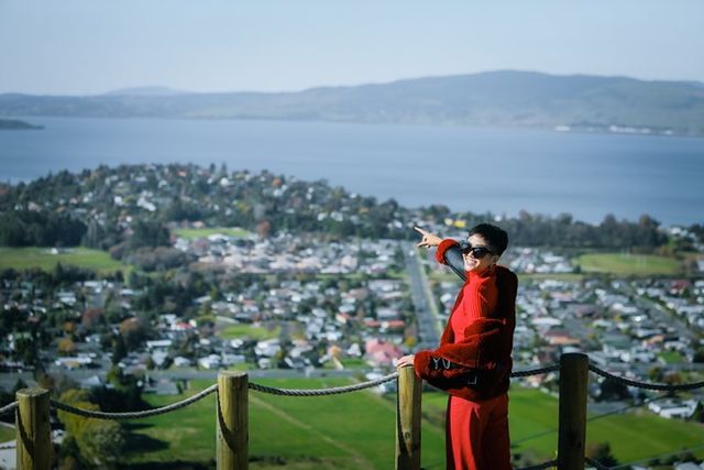 Hoa hậu H’Hen Niê hào hứng đi khám phá New Zealand - Ảnh 2.