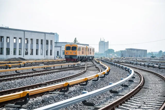 Hình ảnh chạy thử tàu trên tuyến đường sắt trên cao Cát Linh - Hà Đông  - Ảnh 8.