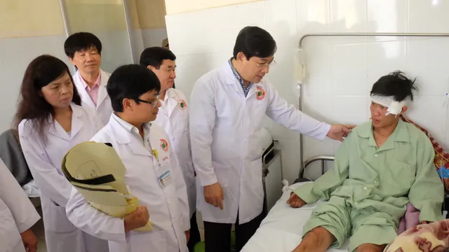 Vụ tai nạn nghiêm trọng tại Lâm Đồng: Đại diện Bộ Y tế lập tức có mặt - Ảnh 1. Vụ tai nạn nghiêm trọng tại Lâm Đồng: Đại diện Bộ Y tế lập tức có mặt - Ảnh 1.
