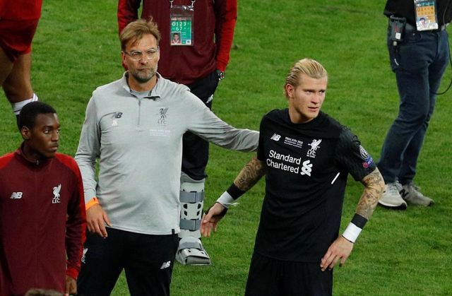 Sao Liverpool bị ném đá dữ dội vì để Karius khóc nức nở một mình - Ảnh 3.