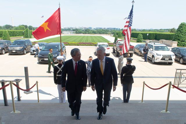 Đại sứ Việt Nam tại Hoa Kỳ Phạm Quang Vinh hội kiến Bộ trưởng Quốc phòng James Mattis - Ảnh 2.