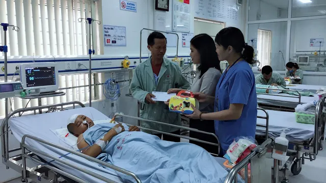 Chào mừng ngày Quốc tế thiếu nhi tại bệnh viện Xanh Pôn - Ảnh 4.